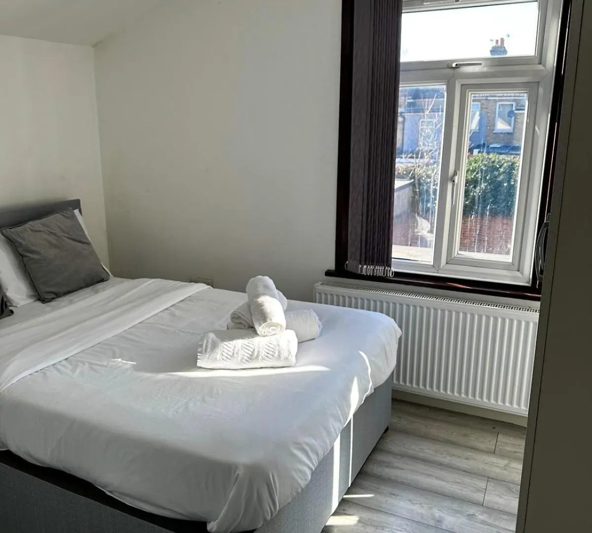 Stylish 3-Bedroom Apartment Southall