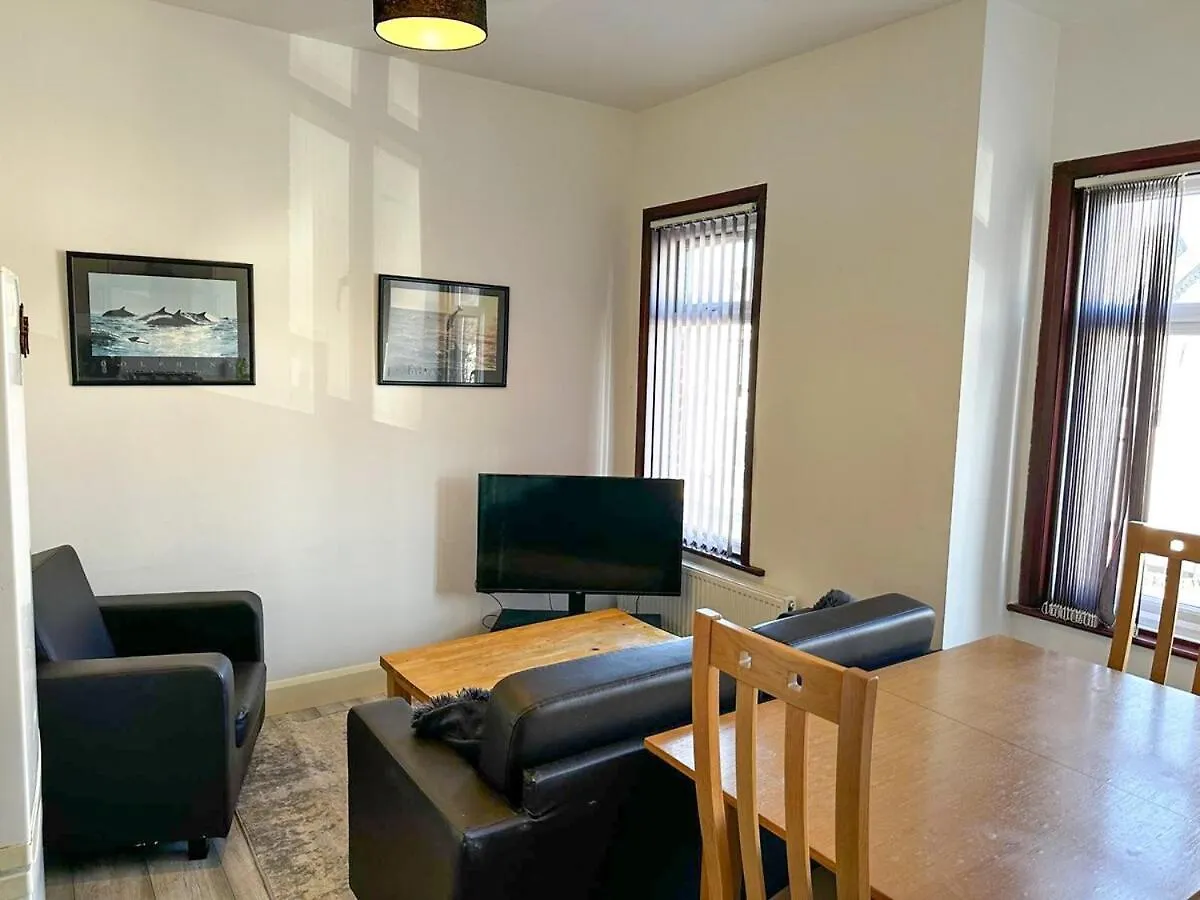 Stylish 3-Bedroom Apartment Southall United Kingdom