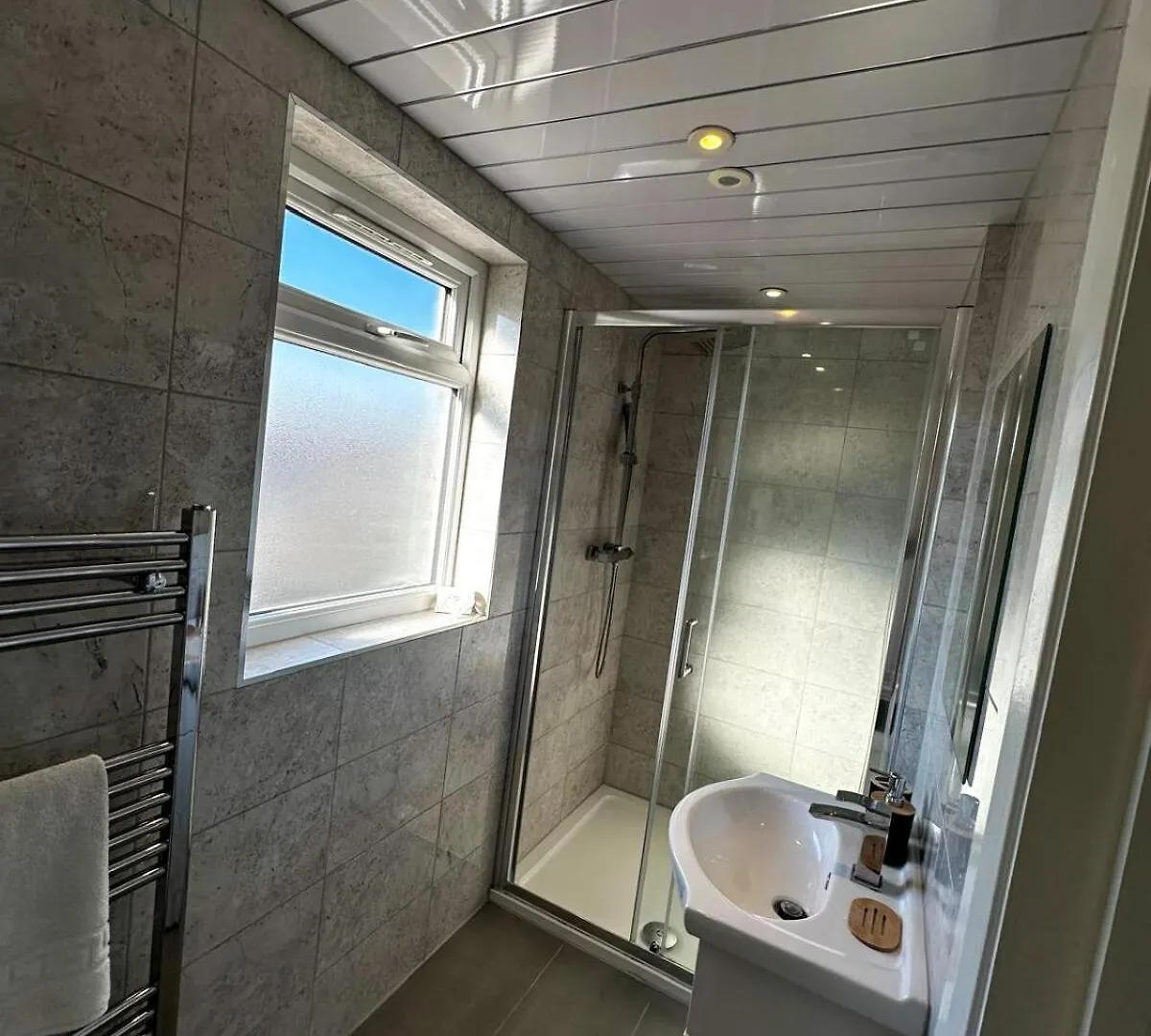 Stylish 3-Bedroom Apartment Southall
