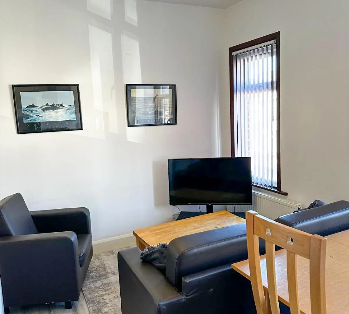 Stylish 3-Bedroom Apartment Southall