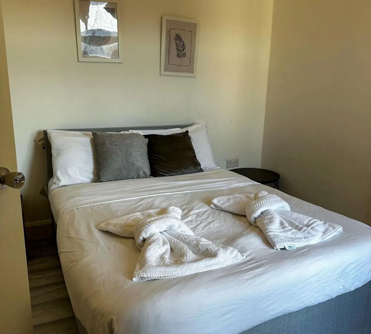 Stylish 3-Bedroom Apartment Southall